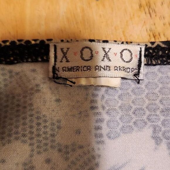 Vintage Y2k XOXO black floral print v-neck cap sleeve slightly croppws baby tee - Picture 4 of 4